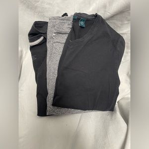 🔴Bundle of 3 tshirts. 2 black 1 grey